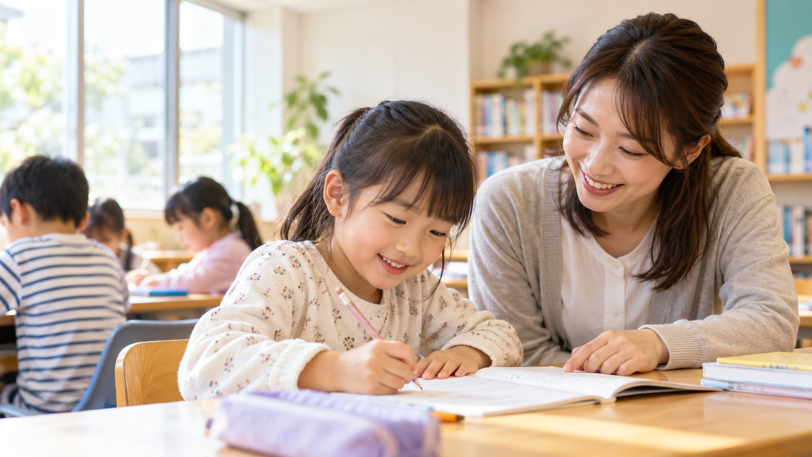 教室で一緒に学ぶ子どもたち
